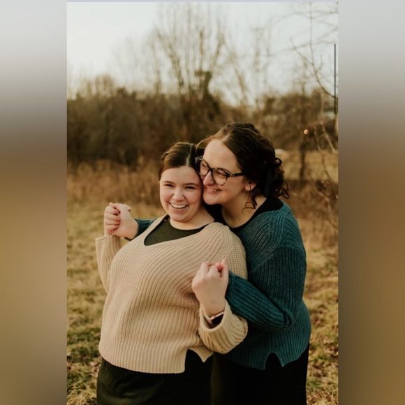 Hi! I’m Riah 🥰 - Picture 5 of 9